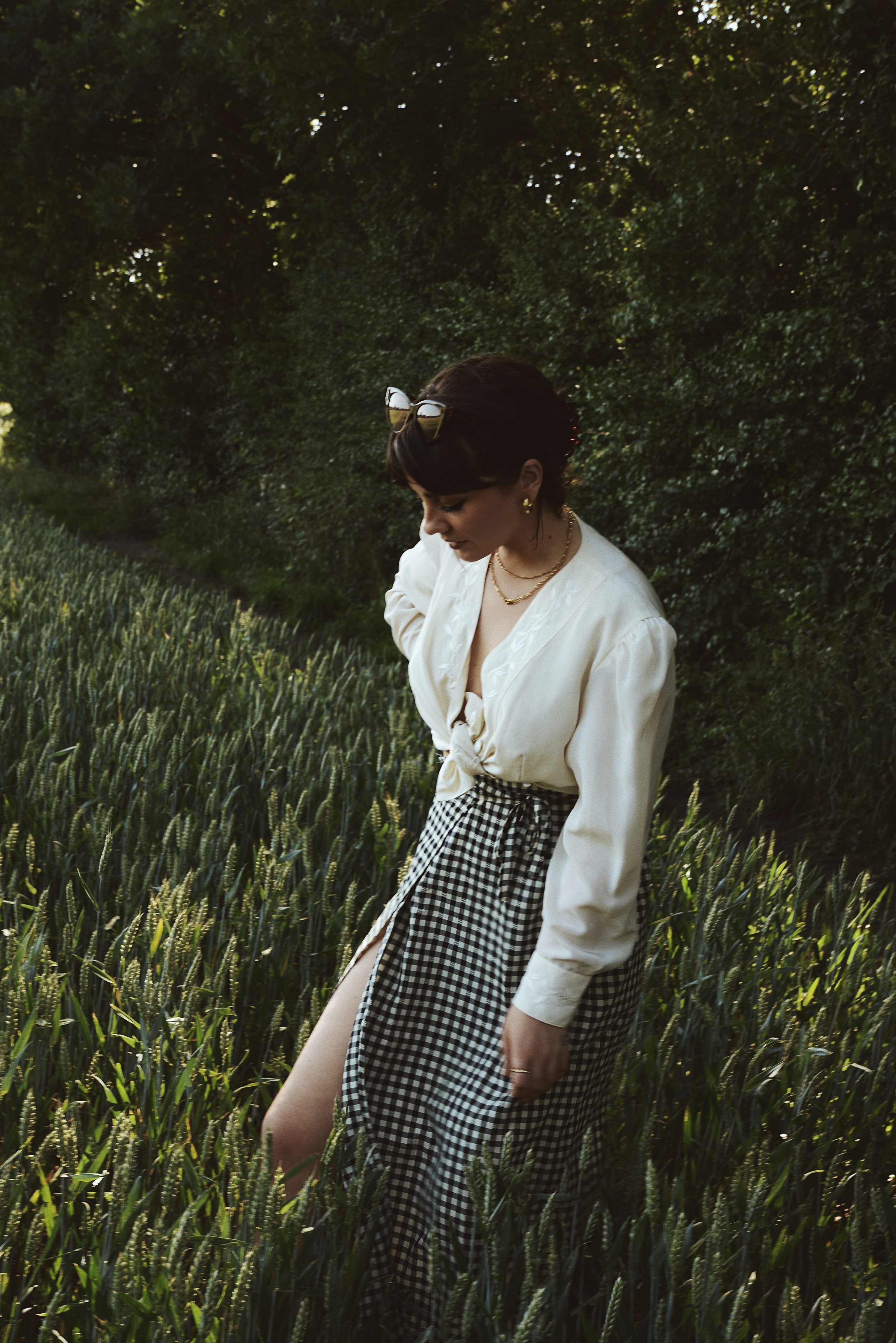 A VINTAGE OUTFIT IN A FIELD – Alice Catherine
